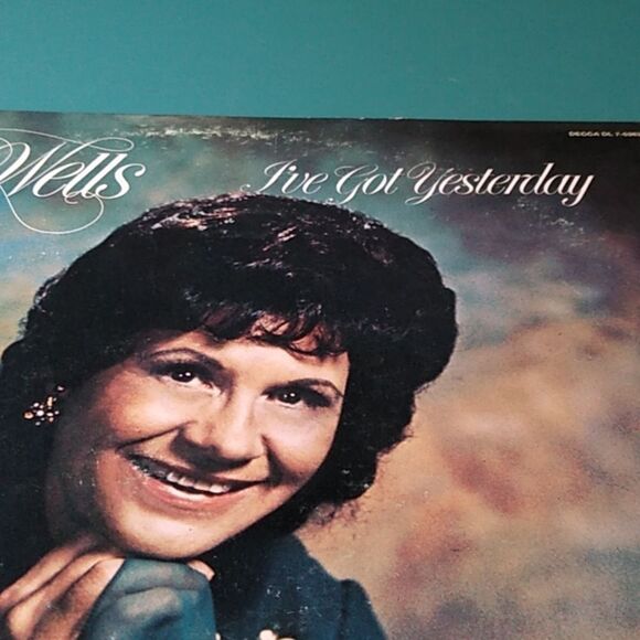 Kitty Wells Vintage Vinyl Record with Blue Cover - Picture 2 of 10